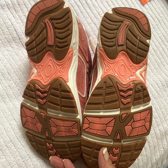 Vionic sneakers - Picture 3 of 8